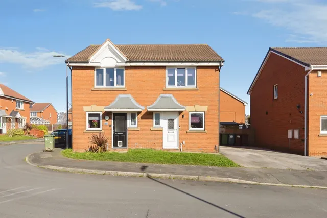 Holly Approach, Ossett, photo 1