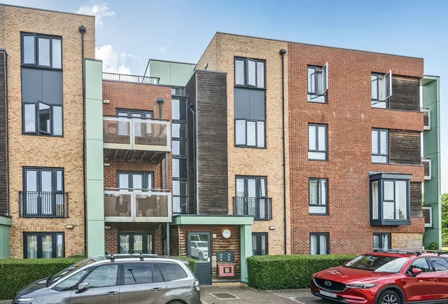 Aventine Avenue, Mitcham, CR4 1GD, photo 1