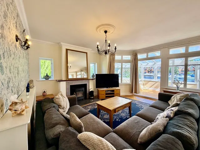Photo 3 — Cockmarsh, Bourne End SL8 5RG
