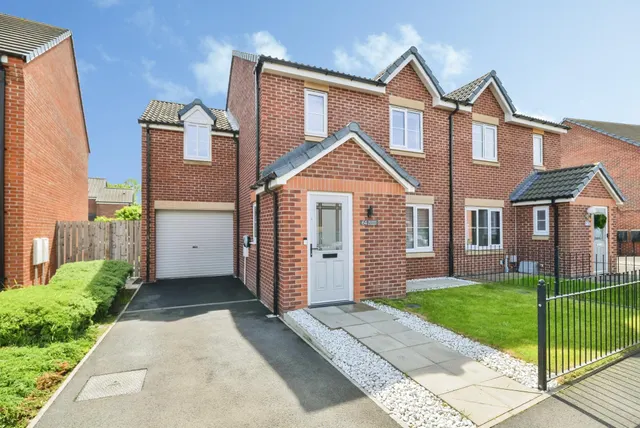 Sculptor Crescent, Stockton-on-tees, TS18, photo 1
