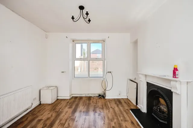 Brynallt Terrace, Llanelli, SA15, photo 2