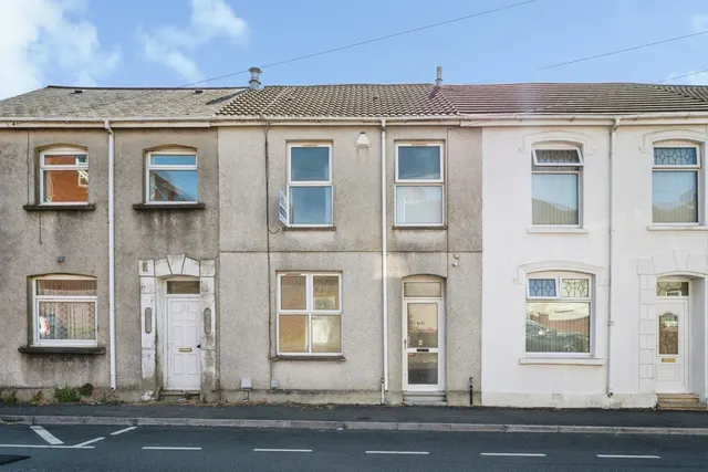 Brynallt Terrace, Llanelli, SA15, photo 1