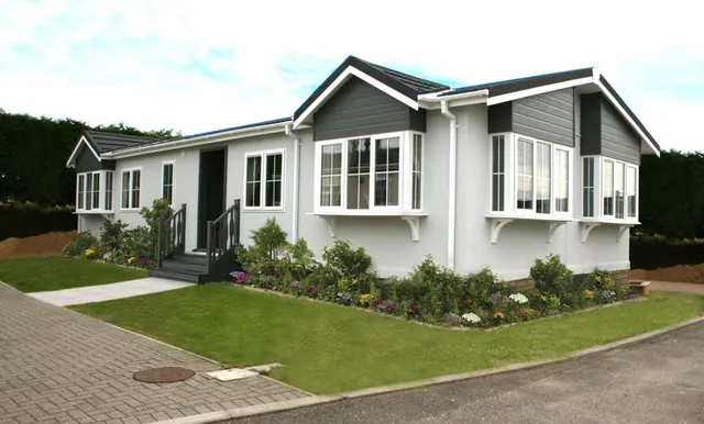 Photo 2 — Brownfield Gardens, Maidenhead, Berkshire, SL6 2RL