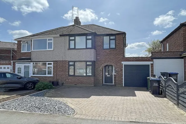 Moorhill Road, Whitnash, CV31, photo 1