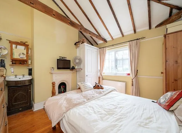 Photo 3 — The Avenue, Sunbury-On-Thames, TW16