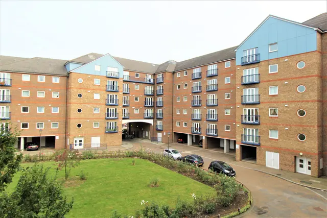 Argent Court, Grays, Essex, RM17 6QT, photo 1