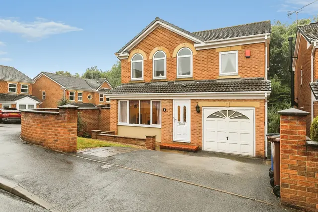 Photo 2 — Far Town End, Dodworth, BARNSLEY