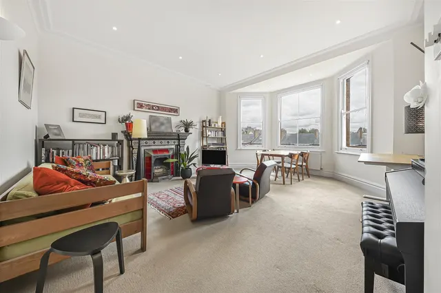 Compayne Gardens, London NW6 3DG, photo 1