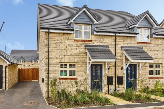 2 bedroom house, Cardiff Close, Patterdown, SN15