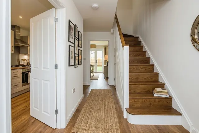 Cardiff Close, Patterdown, SN15, photo 2