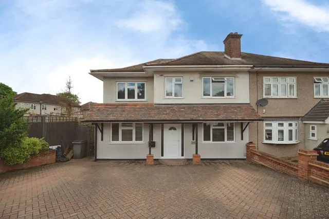 Clockhouse Lane, Romford, RM5, photo 1