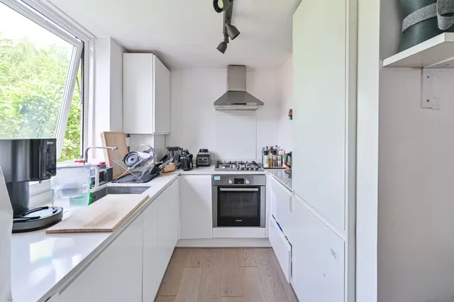 Photo 3 — 52 Nelson Gardens, London