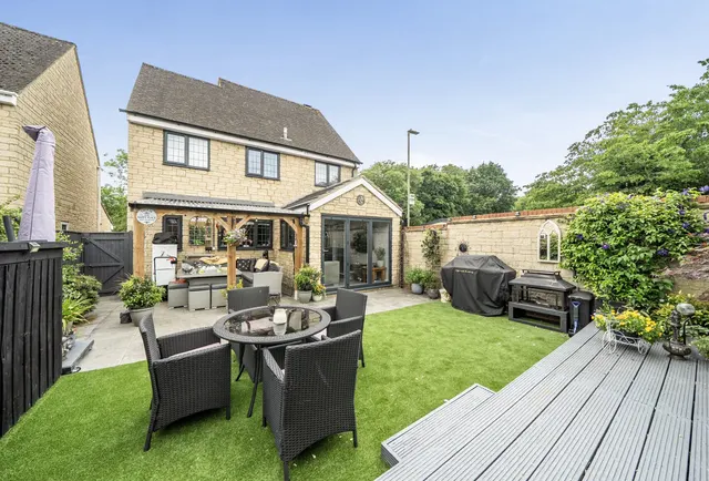 Photo 3 — Chedworth Drive, Witney, OX28 5FS