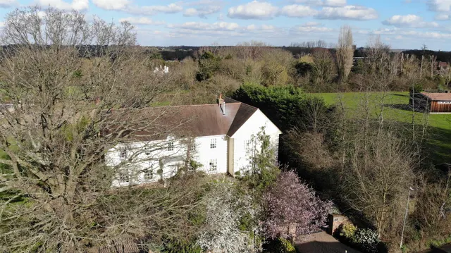 Photo 2 — Grove Lane, Chigwell