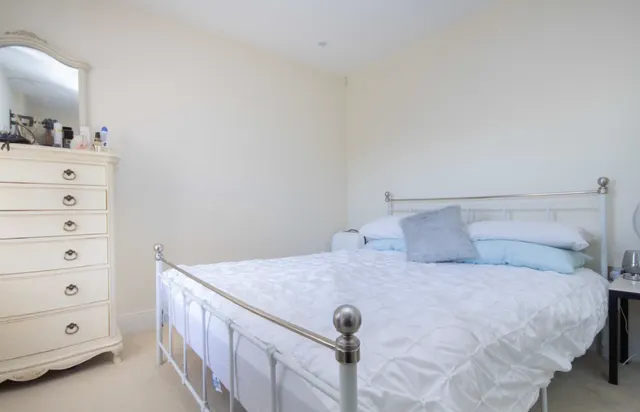 Photo 3 — Lovelace Gardens, Surbiton, KT6 6SD