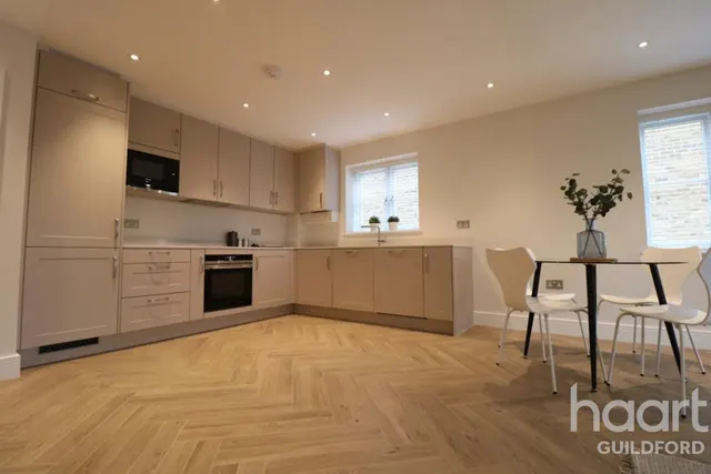 Epsom Road, GU1, photo 3
