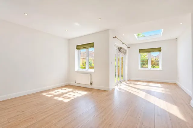 Jersey Close, Knaphill, GU21, photo 3