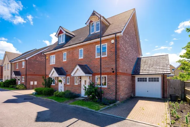 Jersey Close, Knaphill, GU21, photo 1