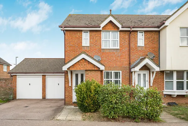 Riverview Gardens, Cobham, KT11, photo 1