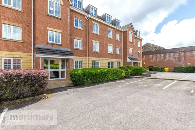 Gladstone Close, Blackburn, BB2, photo 1