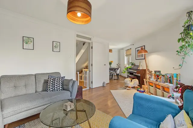 Westcroft Close, London, NW2, photo 3