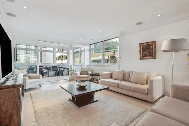 Brick Street, W1J, photo 1