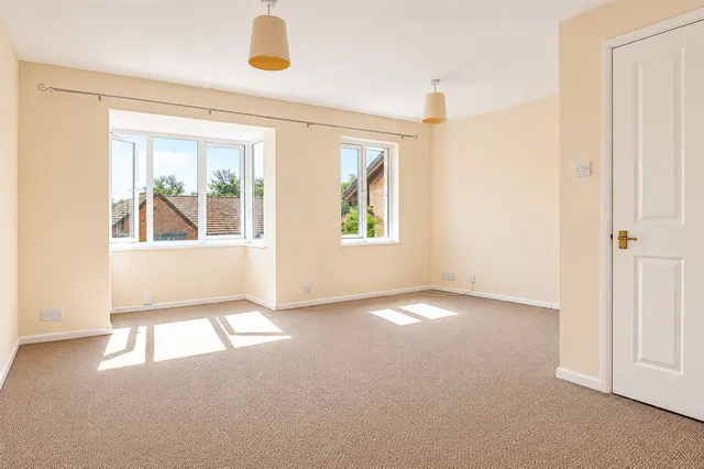 Photo 2 — Tor Close, Waterlooville, PO7 8SU