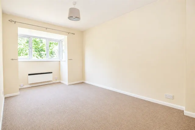 Photo 3 — Tor Close, Waterlooville, PO7 8SU