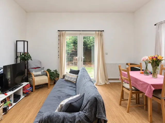 Mitcham Lane, London, SW16, photo 3