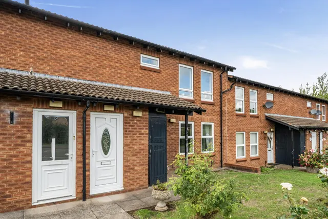 Snedshill Way, Snedshill, TF2, photo 2