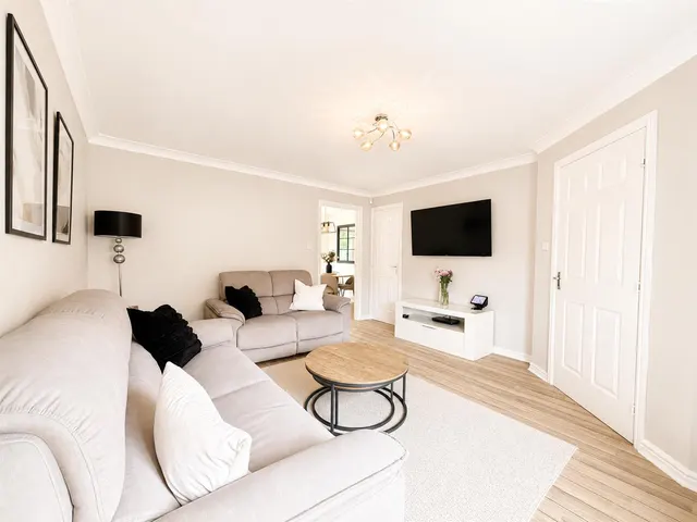 Photo 3 — Cooper Crescent, Ferniegair, Hamilton, ML3 7FT