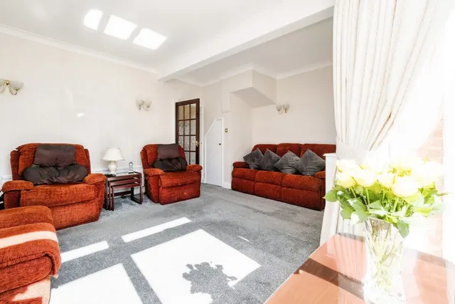Photo 3 — Abbotsford Gardens, Woodford Green, Essex, IG8