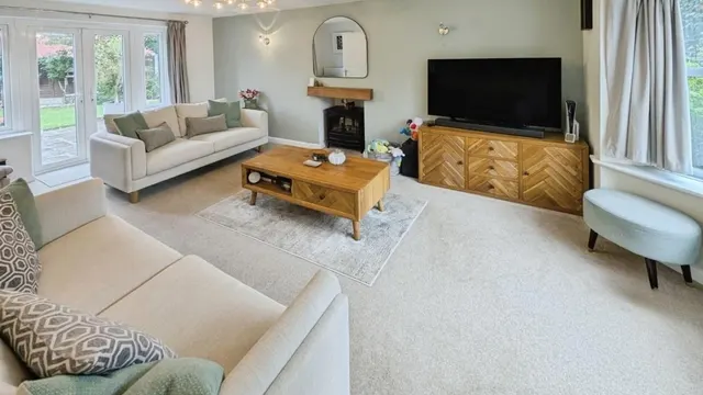 Dryleaze, Yate, BS37, photo 2
