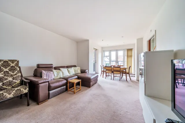 Photo 2 — 6 Marylake Court, 293 Whitchurch Lane, Edgware