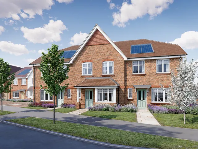 The Orchards, Leighwood Fields, GU6, photo 1