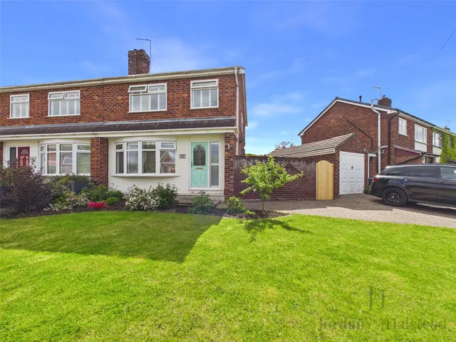 Photo 2 — Parkfield Drive, Helsby, Frodsham, Cheshire, WA6 0BL