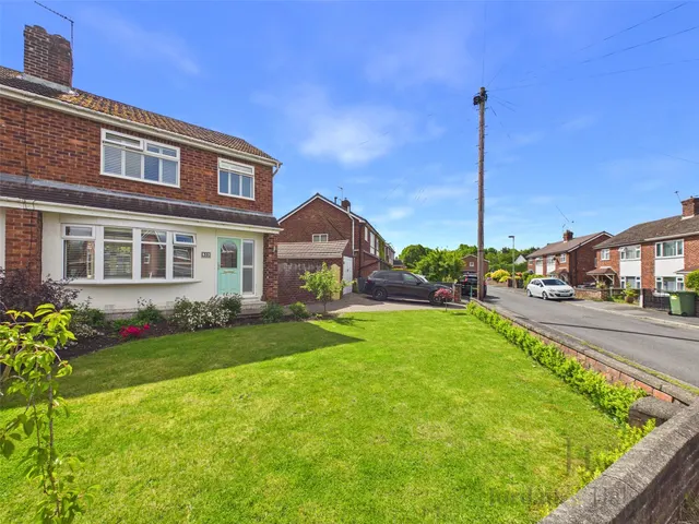 Parkfield Drive, Helsby, Frodsham, Cheshire, WA6 0BL, photo 1