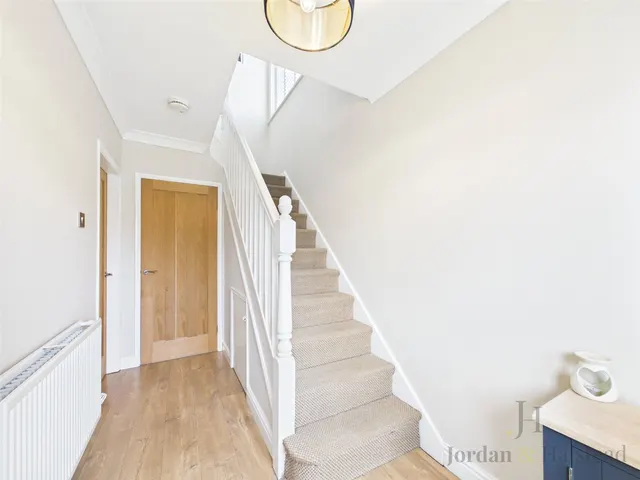 Photo 3 — Parkfield Drive, Helsby, Frodsham, Cheshire, WA6 0BL