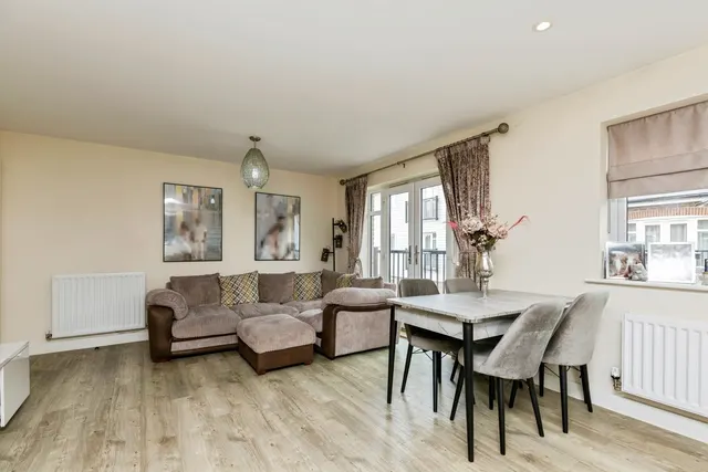 Bricklayer Lane, Faygate, RH12, photo 3