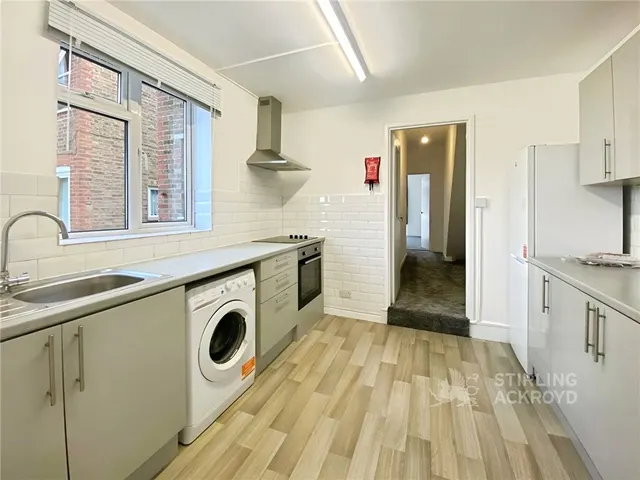 Worplesdon Road, Guildford, GU2, photo 2