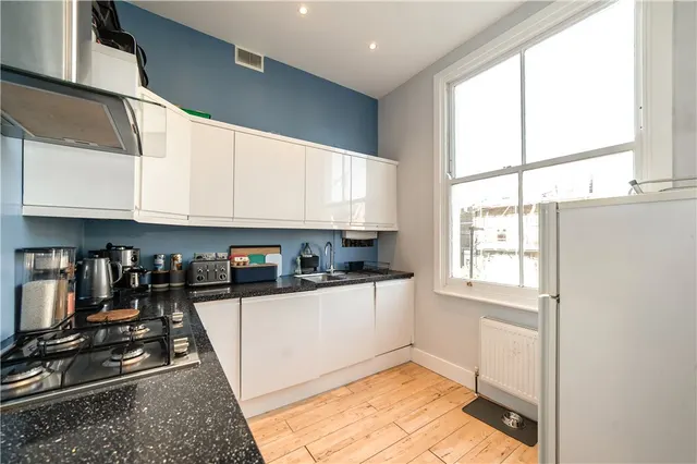 Hayter Road, London, SW2, photo 2
