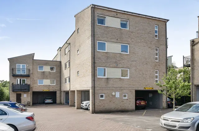 Hut Farm Place, Chandler's Ford, SO53, photo 1