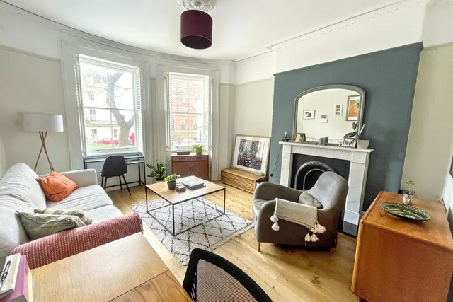 Photo 3 — Powis Square, Brighton BN1 3HH