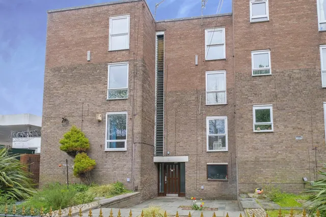 Grassendale Court, Liverpool, photo 1