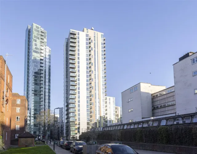 Woodberry Grove, London, N4, photo 1