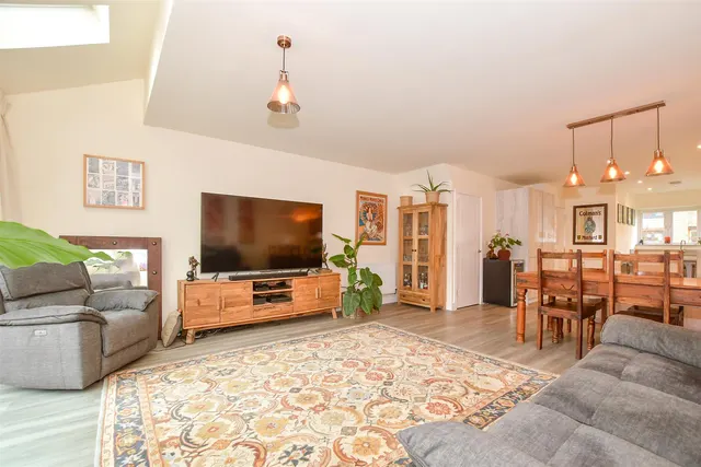 Ruton Square, Kings Hill, ME19, photo 3