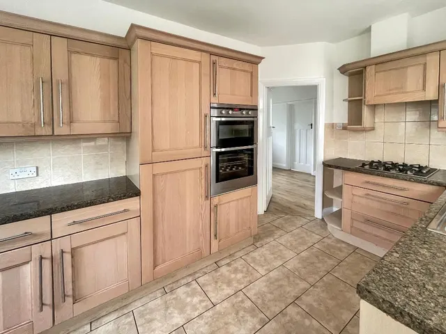 Princes Avenue, Sanderstead, photo 3