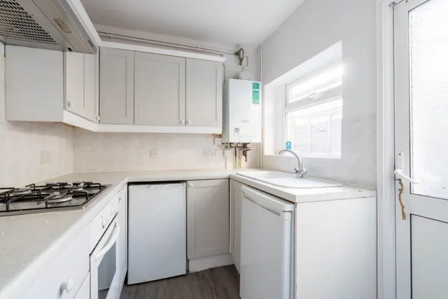 St. Margarets Road, Northfleet, DA11, photo 3