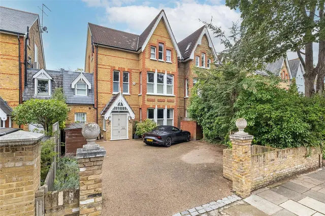 Lion Gate Gardens, Richmond, Surrey, TW9 2DW, photo 1