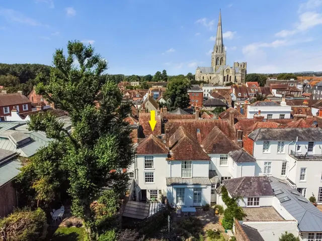 North Pallant, Chichester, West Sussex, PO19 1TJ, photo 1